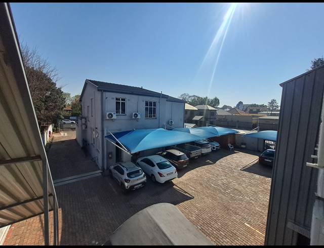 750M² OFFICE FOR SALE IN BRAMLEY